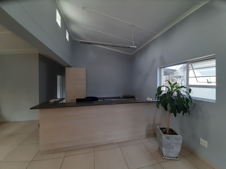 To Let Commercial Property for Rent in Beacon Bay Eastern Cape